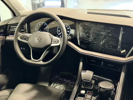 Volkswagen Touareg Business Atmosphere 2025 года за 38 990 000 тг. в Астана – фото 12