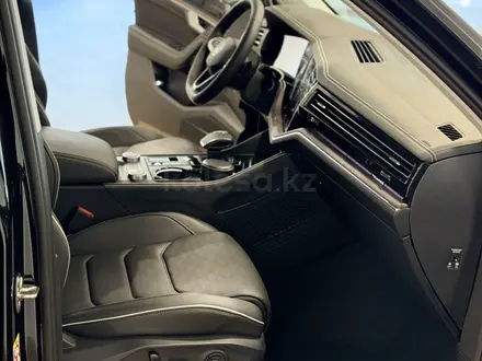 Volkswagen Touareg Business Atmosphere 2025 года за 38 990 000 тг. в Астана – фото 9
