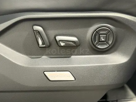 Volkswagen Touareg Business Atmosphere 2025 года за 38 990 000 тг. в Астана – фото 16