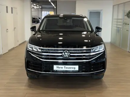 Volkswagen Touareg Business Atmosphere 2025 года за 38 990 000 тг. в Астана – фото 2