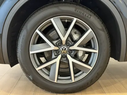 Volkswagen Touareg Business Atmosphere 2025 года за 38 990 000 тг. в Астана – фото 20