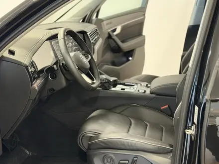 Volkswagen Touareg Business Atmosphere 2025 года за 38 990 000 тг. в Астана – фото 8