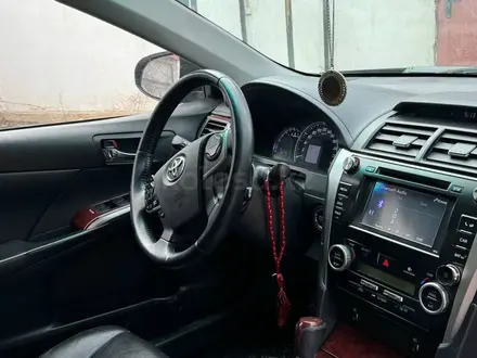 Toyota Camry 2014 года за 10 000 000 тг. в Атырау – фото 10