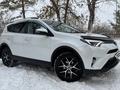 Toyota RAV4 2018 года за 12 900 000 тг. в Актобе – фото 4