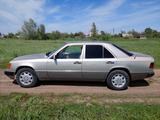 Mercedes-Benz E 200 1990 годаүшін1 200 000 тг. в Уральск – фото 2