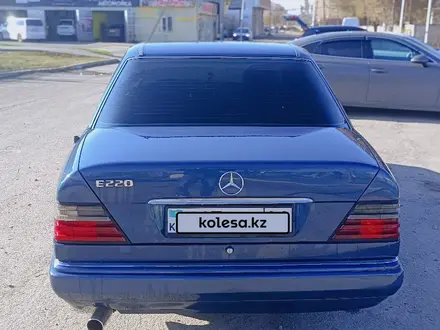 Mercedes-Benz E 220 1993 года за 3 800 000 тг. в Алматы – фото 13