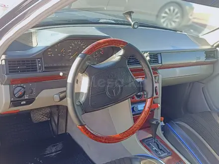 Mercedes-Benz E 220 1993 года за 3 800 000 тг. в Алматы – фото 7