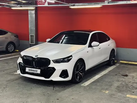 BMW 530 2024 года за 41 500 000 тг. в Алматы – фото 3