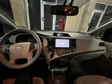Toyota Sienna, 2011
