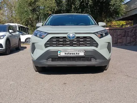 Toyota RAV4 2022 года за 17 500 000 тг. в Алматы – фото 2