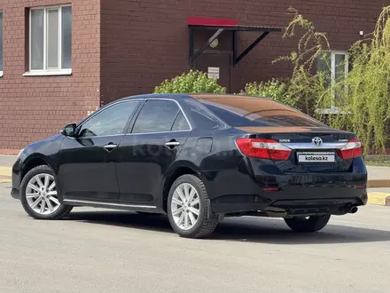 Toyota Camry 2012 года за 7 890 000 тг. в Актобе – фото 3