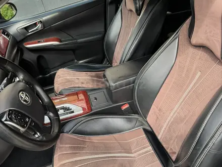 Toyota Camry 2012 года за 7 890 000 тг. в Актобе – фото 17