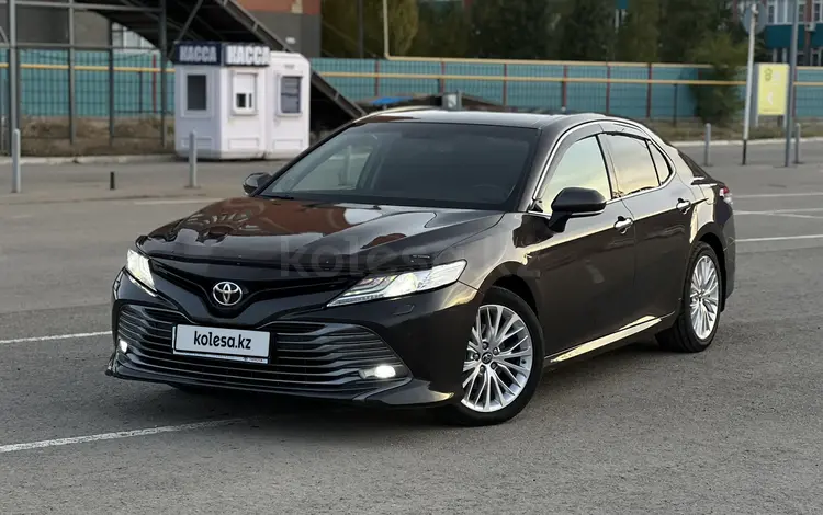 Toyota Camry 2018 годаүшін13 700 000 тг. в Актобе