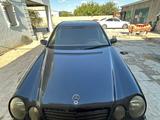 Mercedes-Benz E 320 2001 годаүшін2 200 000 тг. в Актау – фото 2