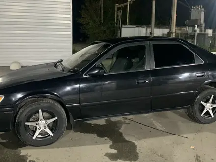 Toyota Camry 2000 года за 2 850 000 тг. в Павлодар – фото 2