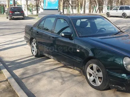 Mercedes-Benz E 320 1999 года за 3 200 000 тг. в Шымкент – фото 3