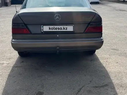 Mercedes-Benz E 220 1992 года за 1 650 000 тг. в Талдыкорган – фото 2