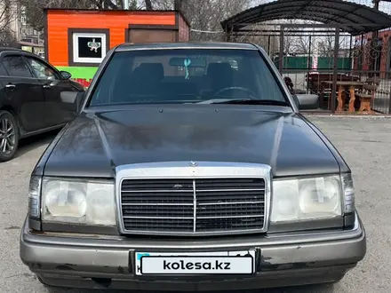Mercedes-Benz E 220 1992 года за 1 650 000 тг. в Талдыкорган