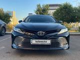 Toyota Camry 2020 года за 15 300 000 тг. в Астана