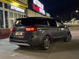 Kia Carnival 2015 года за 7 950 000 тг. в Алматы – фото 2