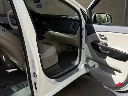 Kia Carnival 2019 года за 13 500 000 тг. в Шымкент – фото 12
