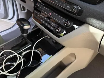 Kia Carnival 2019 года за 13 500 000 тг. в Шымкент – фото 15