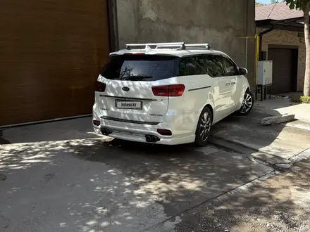 Kia Carnival 2019 года за 13 500 000 тг. в Шымкент – фото 18