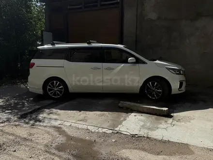 Kia Carnival 2019 года за 13 500 000 тг. в Шымкент – фото 2