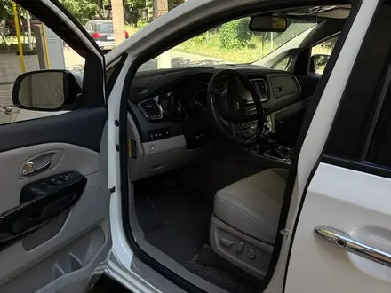 Kia Carnival 2019 года за 13 500 000 тг. в Шымкент – фото 20