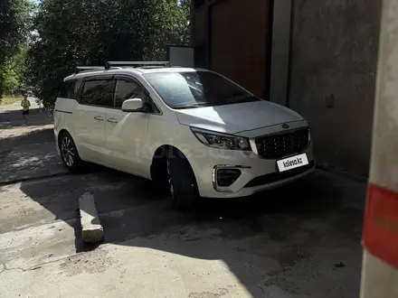Kia Carnival 2019 года за 13 500 000 тг. в Шымкент – фото 4