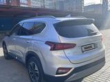 Hyundai Santa Fe 2018 годаүшін8 200 000 тг. в Актобе – фото 3