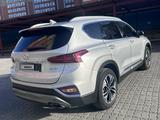 Hyundai Santa Fe 2018 годаүшін8 200 000 тг. в Актобе – фото 2