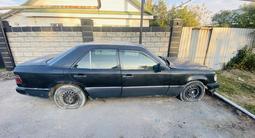 Mercedes-Benz E 230 1989 годаүшін400 000 тг. в Алматы – фото 2