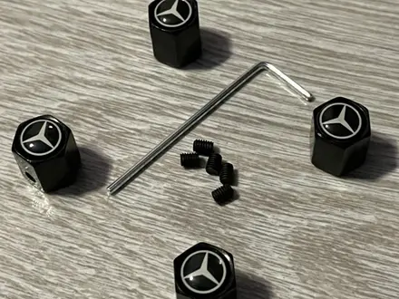 Эмблема AMG шильдик наклейка и колпачки Mercedes Amg за 3 000 тг. в Караганда – фото 4