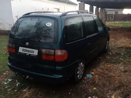 Volkswagen Sharan 1996 года за 1 200 000 тг. в Сарыкемер – фото 4