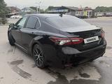 Toyota Camry 2022 годаүшін11 000 000 тг. в Алматы – фото 4