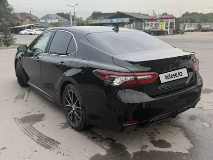 Toyota Camry 2022 года за 11 000 000 тг. в Алматы – фото 4