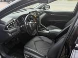Toyota Camry 2022 годаүшін11 000 000 тг. в Алматы – фото 5