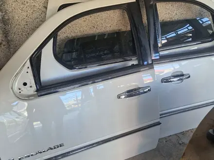 Двери на Cadillac Escalade 3 за 60 000 тг. в Алматы