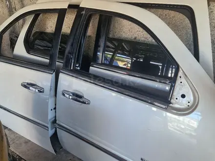 Двери на Cadillac Escalade 3 за 60 000 тг. в Алматы – фото 2
