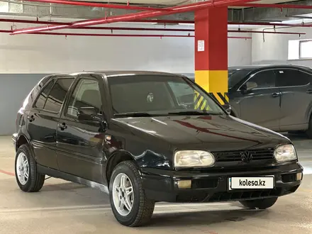 Volkswagen Golf 1998 года за 2 400 000 тг. в Астана