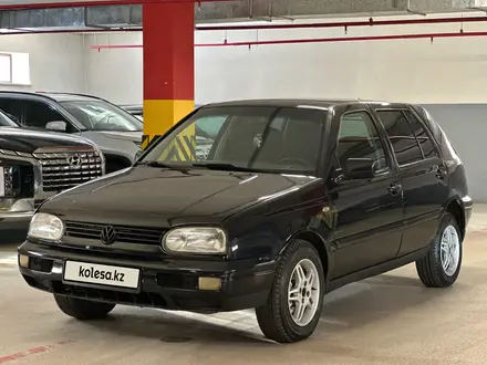 Volkswagen Golf 1998 года за 2 400 000 тг. в Астана – фото 2