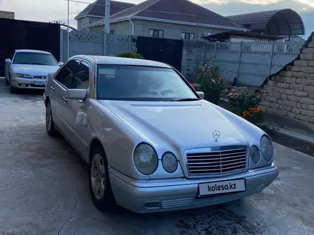 Mercedes-Benz E 280 1997 года за 2 900 000 тг. в Тараз – фото 2