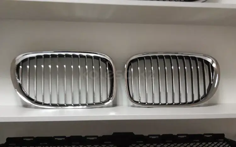 Решетка радиатора ноздри BMW '7 F01 F02 за 35 000 тг. в Алматы