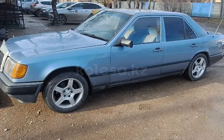 Mercedes-Benz E 230 1988 годаfor1 600 000 тг. в Астана