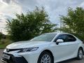 Toyota Camry 2021 года за 14 500 000 тг. в Астана