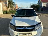 ВАЗ (Lada) Granta 2190 2013 годаүшін2 100 000 тг. в Атырау – фото 2