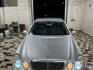 Mercedes-Benz E 240