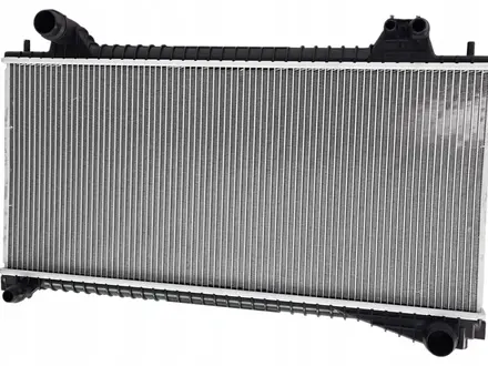 Основной радиатор новый дубликат для Jaguar XE за 49 925 тг. в Алматы