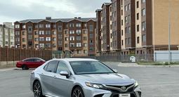 Toyota Camry 2018 года за 7 100 000 тг. в Атырау – фото 2